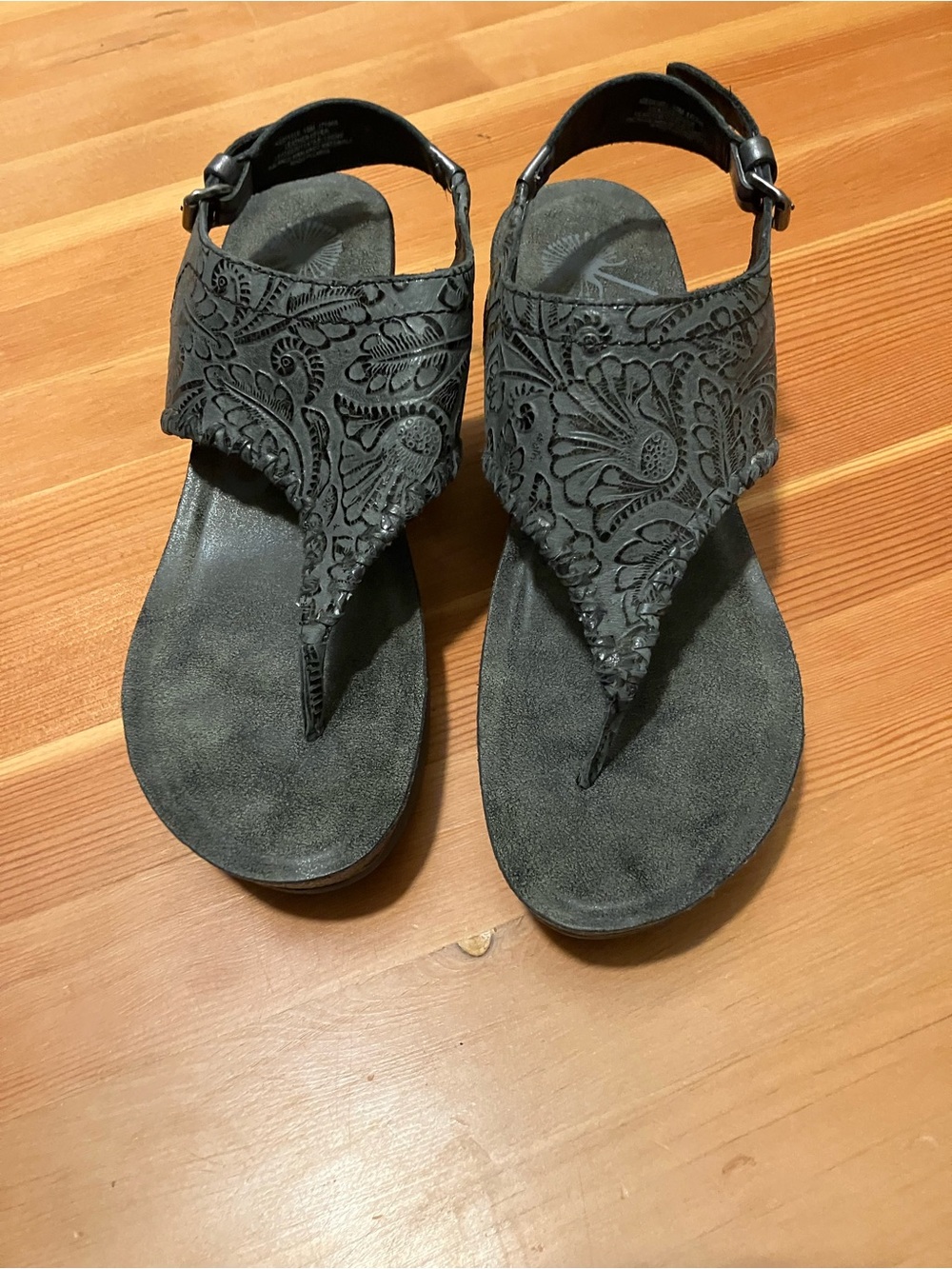 Off The Beaten Track Wedge Sandals size 10